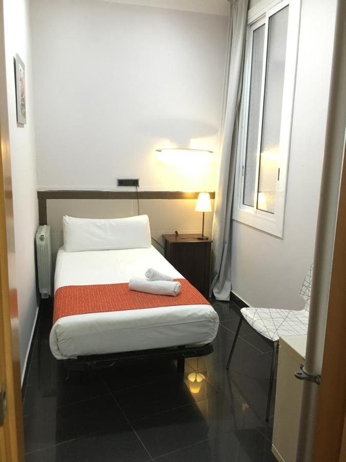 Hostal Levante Barcelona Exterior photo